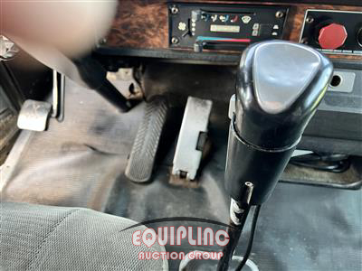 2000 Kenworth T600 6X4 T/A MID ROOF TRUCK TR
