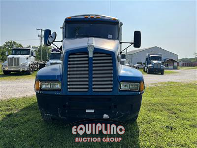 2000 Kenworth T600 6X4 T/A MID ROOF TRUCK TR