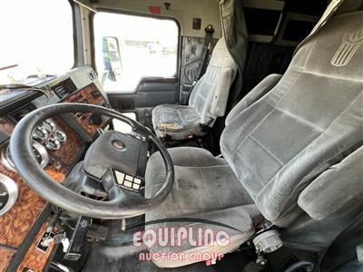 2000 Kenworth T600 6X4 T/A MID ROOF TRUCK TR
