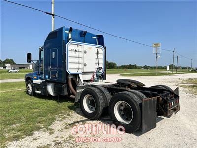2000 Kenworth T600 6X4 T/A MID ROOF TRUCK TR