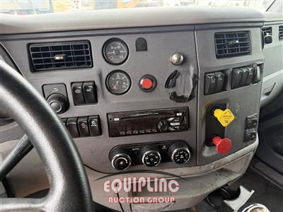 2017 Peterbilt 579 6X4 T/A SLEEPER TRUCK TRAC