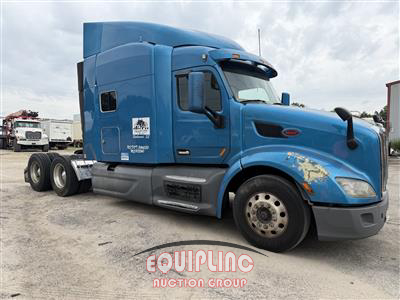 2017 Peterbilt 579 6X4 T/A SLEEPER TRUCK TRAC