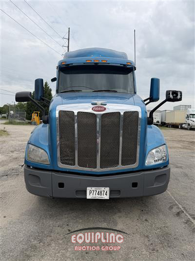 2017 Peterbilt 579 6X4 T/A SLEEPER TRUCK TRAC