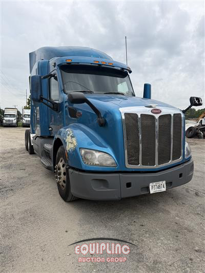 2017 Peterbilt 579 6X4 T/A SLEEPER TRUCK TRAC
