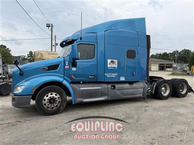 2017 Peterbilt 579 6X4 T/A SLEEPER TRUCK TRAC