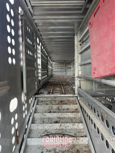 2004 MERRITT 52FT LIVESTOCK TRAILER