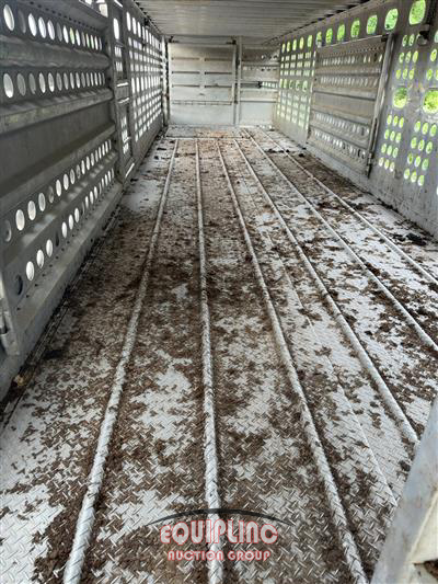 2004 MERRITT 52FT LIVESTOCK TRAILER