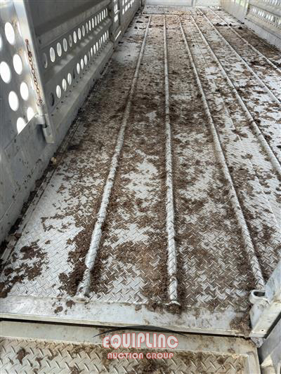 2004 MERRITT 52FT LIVESTOCK TRAILER