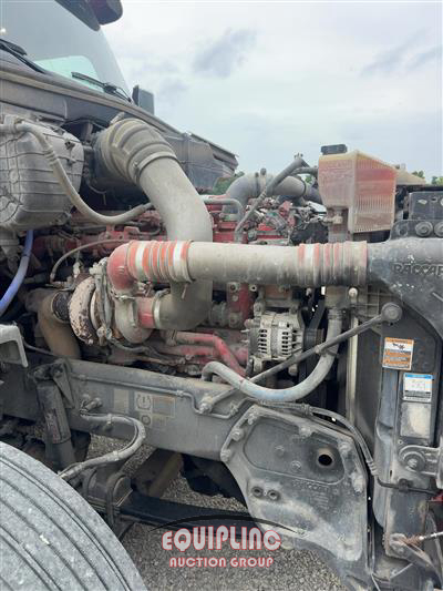 2017 Peterbilt 579 6X4 T/A SLEEPER TRUCK TRAC