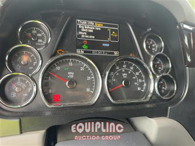 2017 Peterbilt 579 6X4 T/A SLEEPER TRUCK TRAC