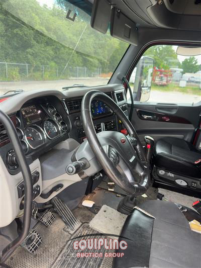 2017 Peterbilt 579 6X4 T/A SLEEPER TRUCK TRAC