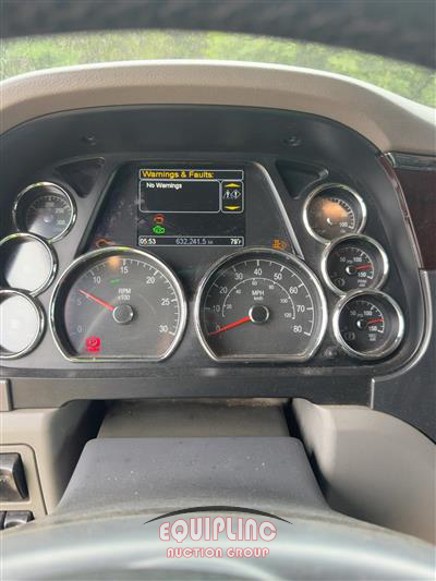 2017 Peterbilt 579 6X4 T/A SLEEPER TRUCK TRAC