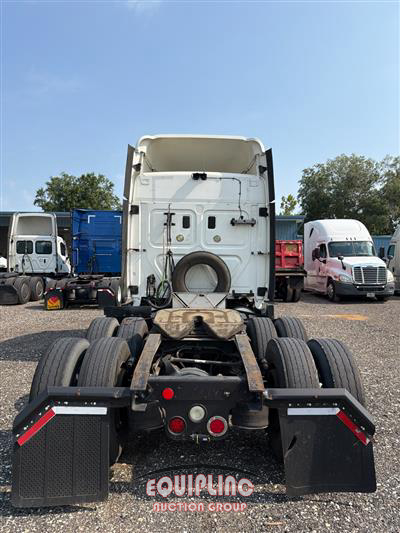 2014 Freightliner CA12564SLP - CA