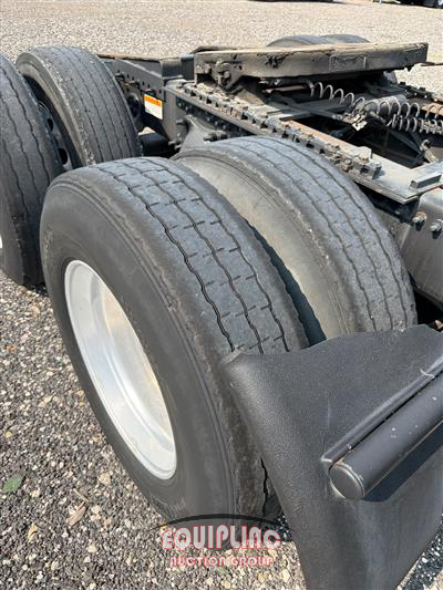 2014 Freightliner CA12564SLP - CA