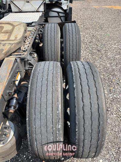 2014 Freightliner CA12564SLP - CA