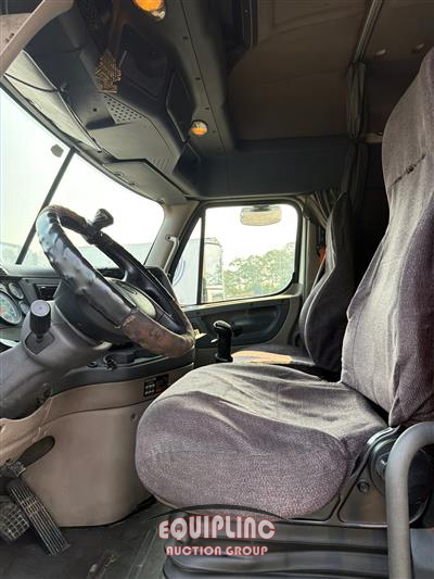 2014 Freightliner CA12564SLP - CA