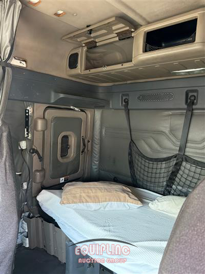 2014 Freightliner CA12564SLP - CA