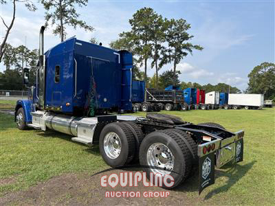 2022 Freightliner SD122