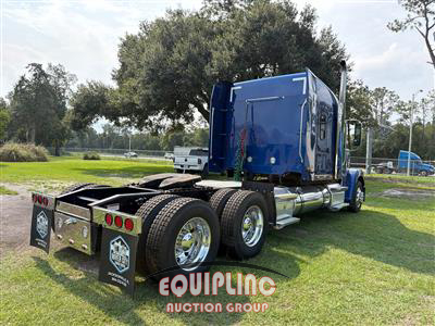 2022 Freightliner SD122