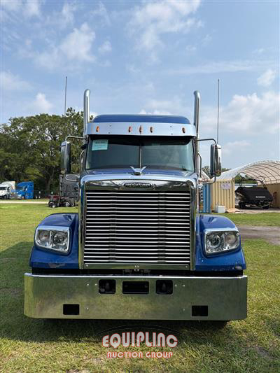 2022 Freightliner SD122