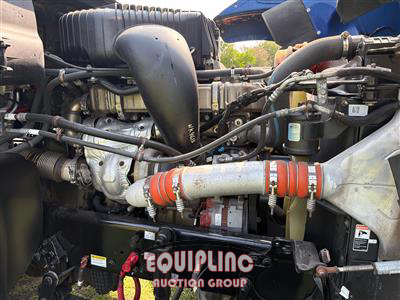 2022 Freightliner SD122