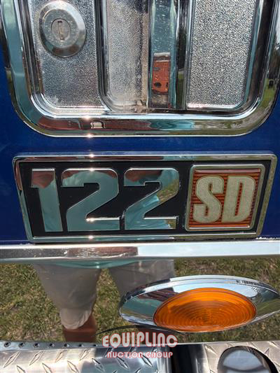2022 Freightliner SD122