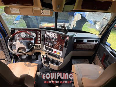 2022 Freightliner SD122