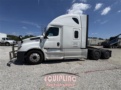 2021 Freightliner CASCADIA 6X4 T/A SLEEPER TRUCK