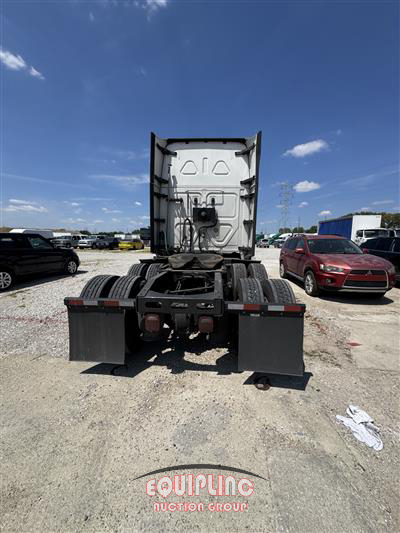 2021 Freightliner CASCADIA 6X4 T/A SLEEPER TRUCK