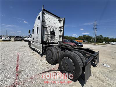 2021 Freightliner CASCADIA 6X4 T/A SLEEPER TRUCK