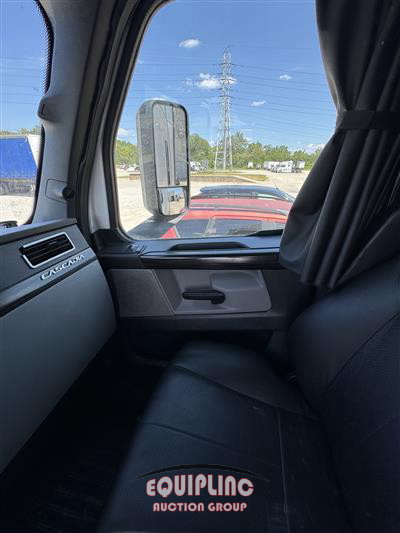 2021 Freightliner CASCADIA 6X4 T/A SLEEPER TRUCK