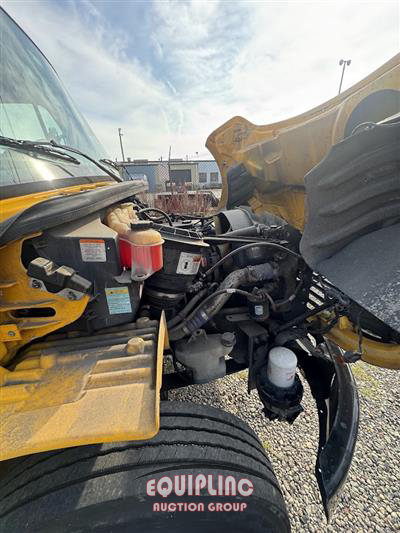 2018 Freightliner M2 4X2 S/A 26FT NON CDL BOX TR