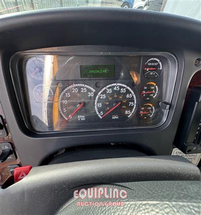 2018 Freightliner M2 4X2 S/A 26FT NON CDL BOX TR