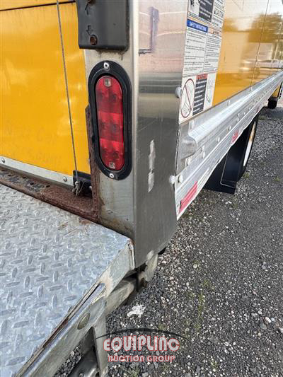 2018 Freightliner M2 4X2 S/A 26FT NON CDL BOX TR