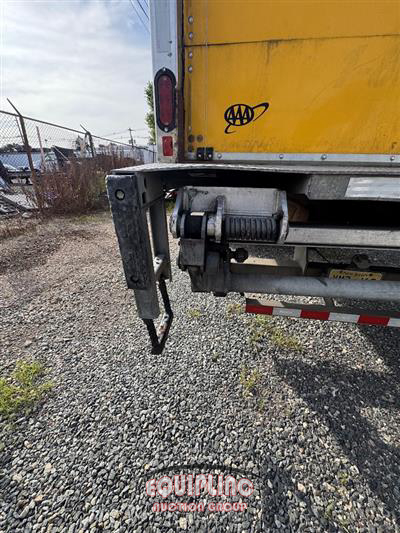 2018 Freightliner M2 4X2 S/A 26FT NON CDL BOX TR