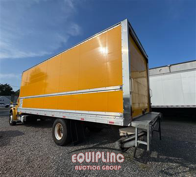 2018 Freightliner M2 4X2 S/A 26FT NON CDL BOX TR