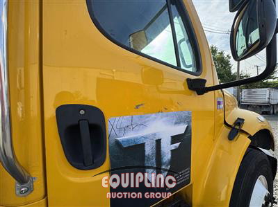 2018 Freightliner M2 4X2 S/A 26FT NON CDL BOX TR