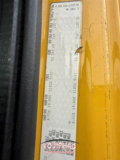 2015 Freightliner M2 4X2 S/A 26FT NON CDL BOX TR