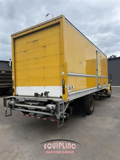 2015 Freightliner M2 4X2 S/A 26FT NON CDL BOX TR