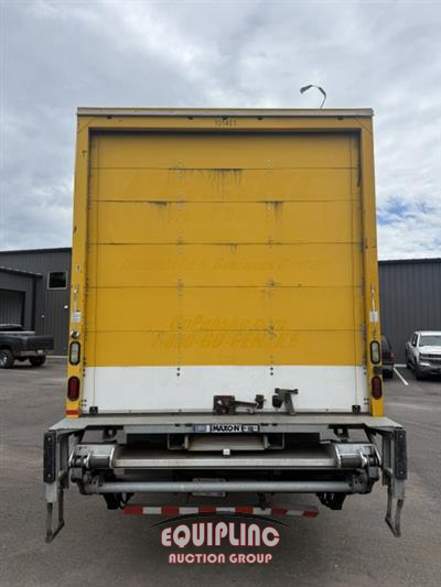 2015 Freightliner M2 4X2 S/A 26FT NON CDL BOX TR