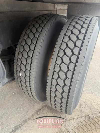 2015 Freightliner M2 4X2 S/A 26FT NON CDL BOX TR