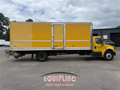 2015 Freightliner M2 4X2 S/A 26FT NON CDL BOX TR