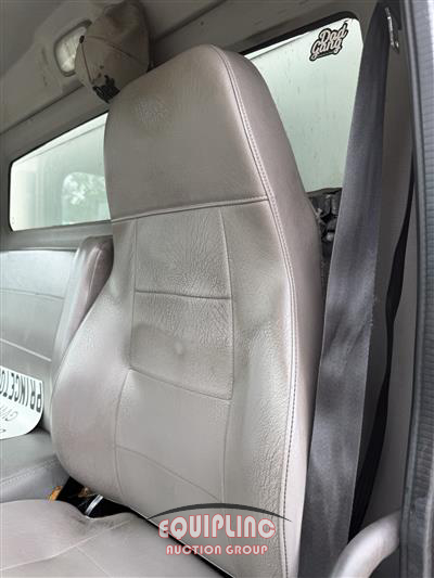 2016 Freightliner M2 4X2 S/A 26FT NON CDL BOX TR