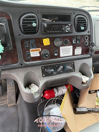 2016 Freightliner M2 4X2 S/A 26FT NON CDL BOX TR