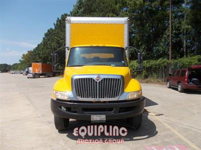 2020 International MV607 4X2 SA 26FT NON CDL BOX 