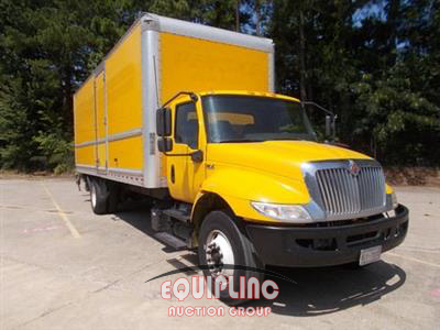 2020 International MV607 4X2 SA 26FT NON CDL BOX 