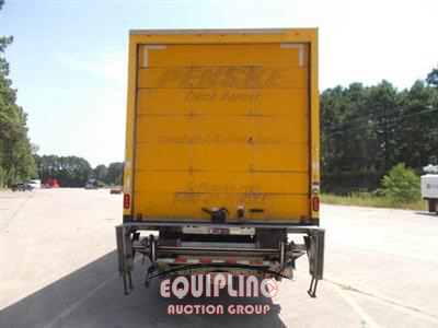 2020 International MV607 4X2 SA 26FT NON CDL BOX 