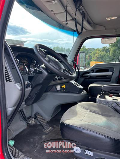 2020 Kenworth T880 TRI/A DUMP TRUCK 