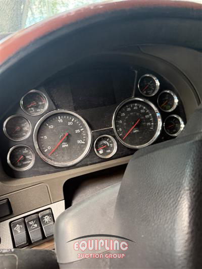 2015 Kenworth T680 6X4 T/A SLEEPER TRUCK TRA