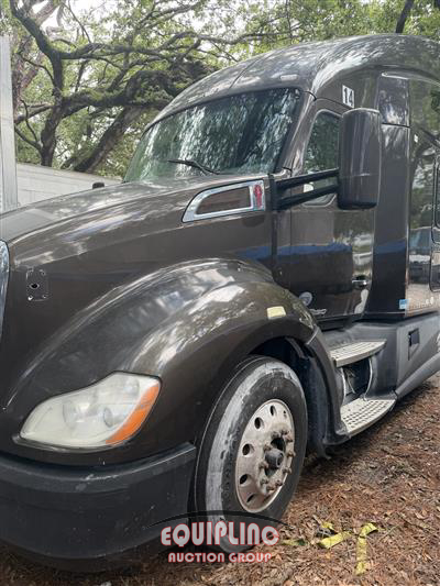 2015 Kenworth T680 6X4 T/A SLEEPER TRUCK TRA